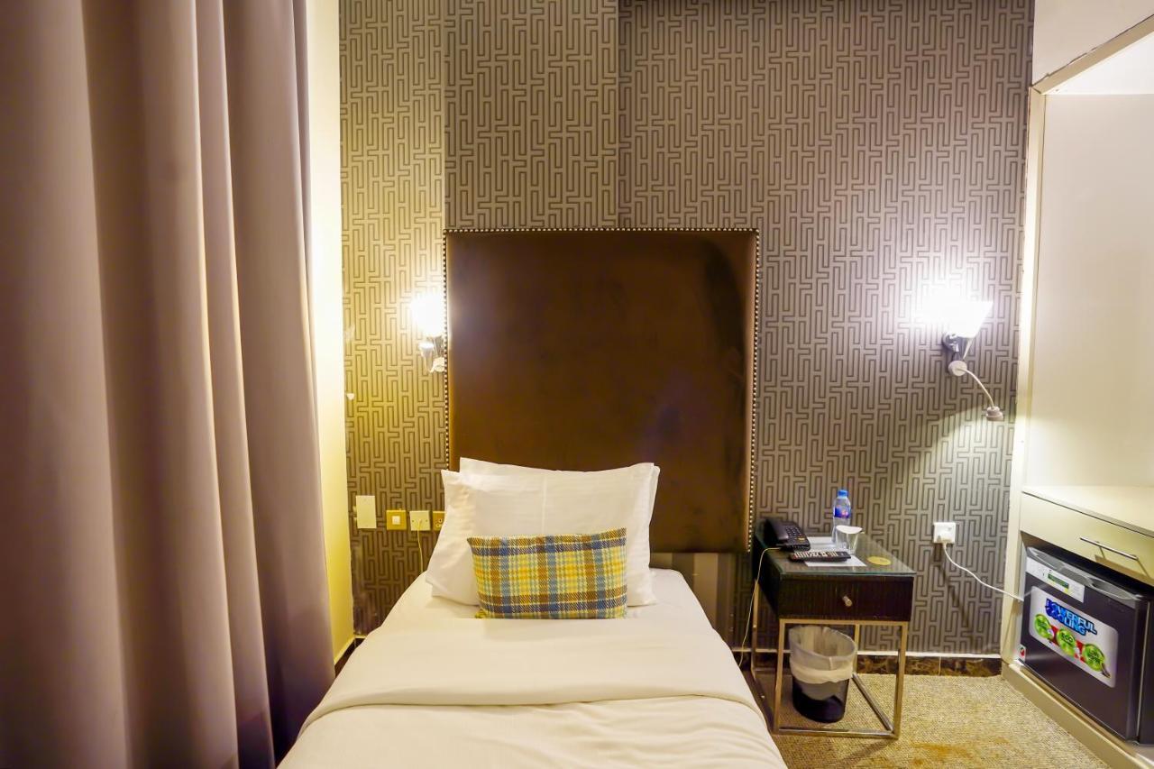 Cube Hotel Dubai Buitenkant foto