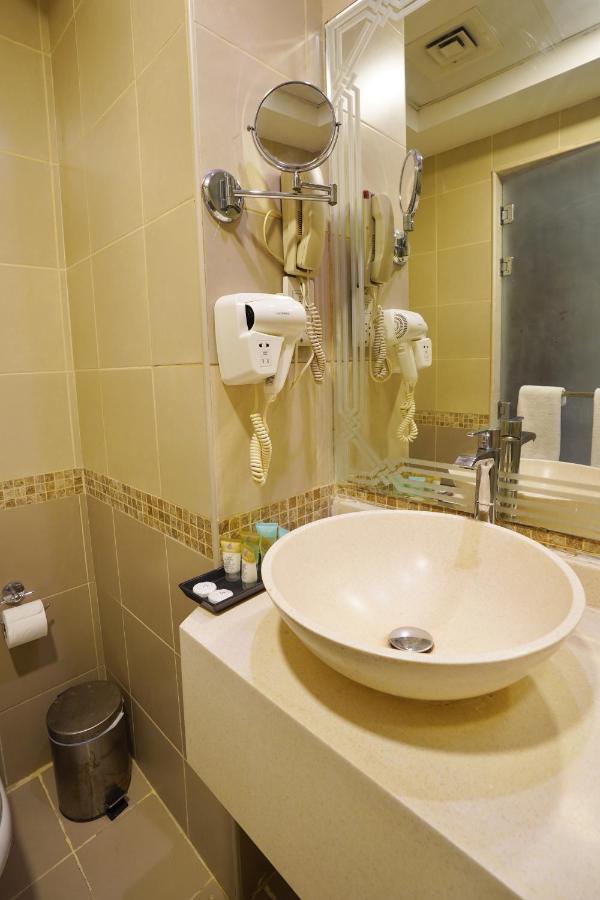Cube Hotel Dubai Buitenkant foto